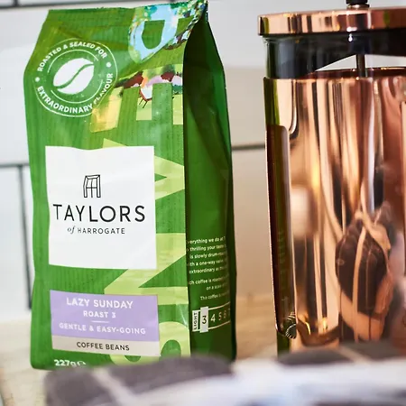 Sleek Manhattan Style In *