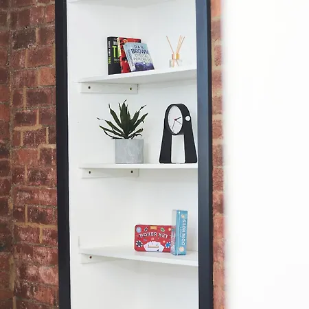 Sleek Manhattan Style In * Leeds (West Yorkshire)