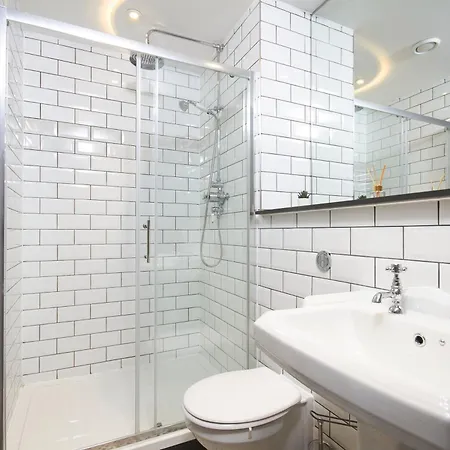 Sleek Manhattan Style In *