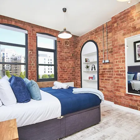 Sleek Manhattan Style In