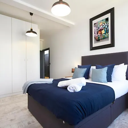 Sleek Manhattan Style In