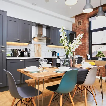 Sleek Manhattan Style In 利兹